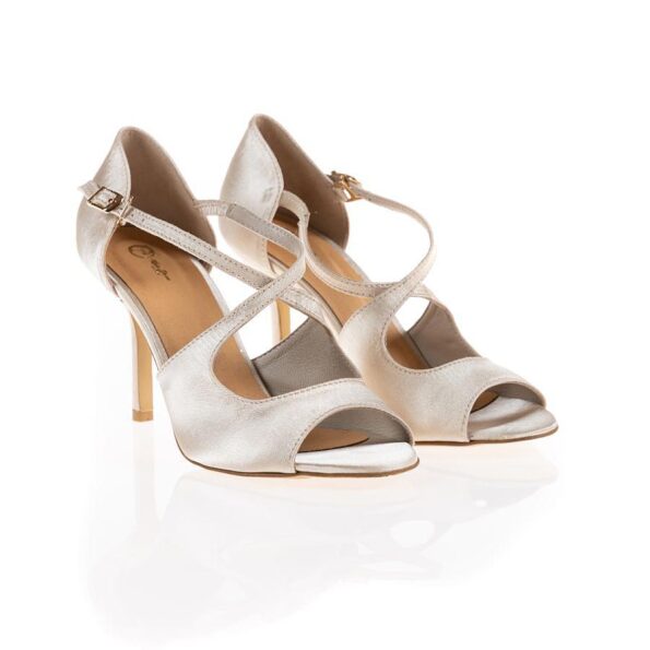 Aurelia Nute (3) Aurelia Nute (3)